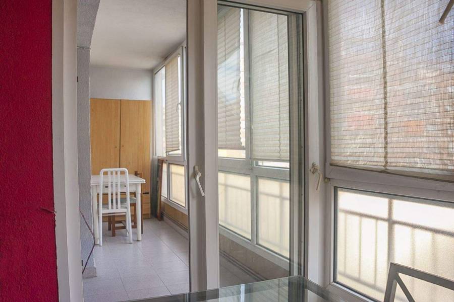 Alicante,Alicante,España,4 Bedrooms Bedrooms,1 BañoBathrooms,Apartamentos,26694