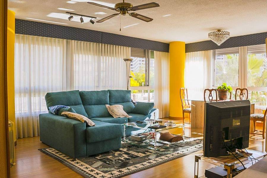 Alicante,Alicante,España,4 Bedrooms Bedrooms,2 BathroomsBathrooms,Apartamentos,26696