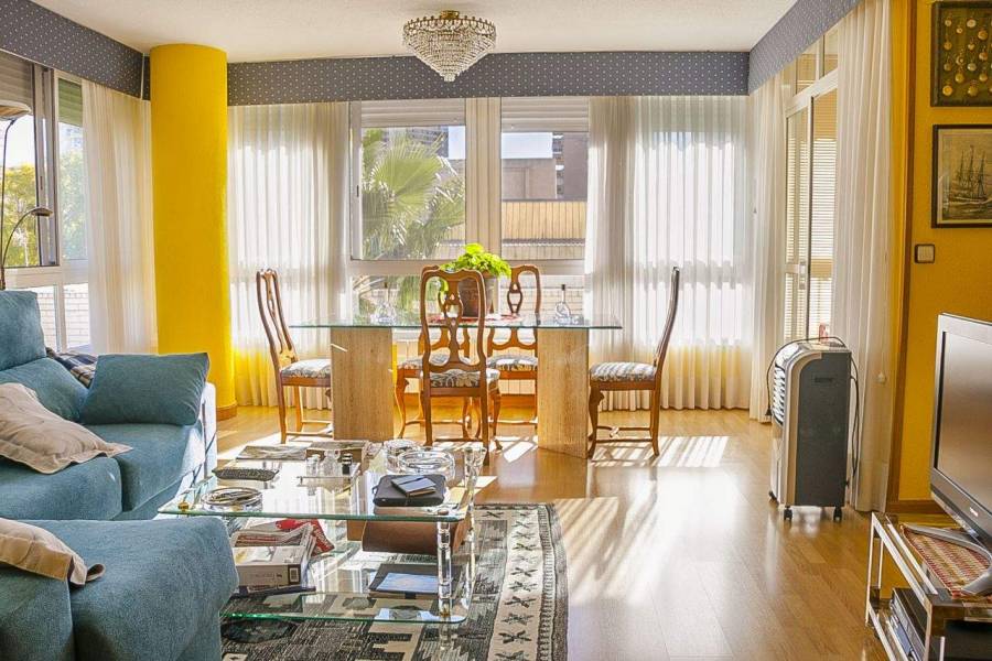 Alicante,Alicante,España,4 Bedrooms Bedrooms,2 BathroomsBathrooms,Apartamentos,26696