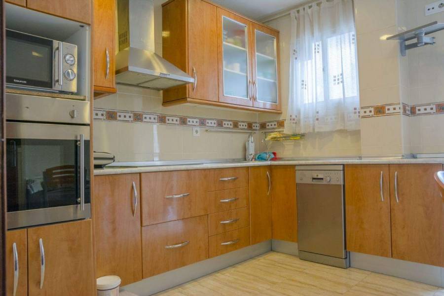 Alicante,Alicante,España,5 Bedrooms Bedrooms,1 BañoBathrooms,Apartamentos,26699