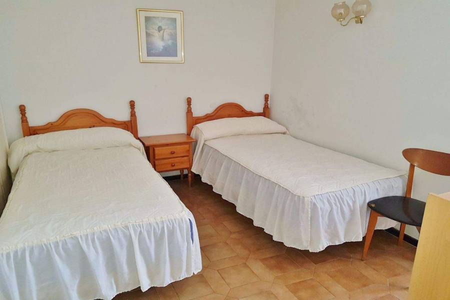 Alicante,Alicante,España,2 Bedrooms Bedrooms,1 BañoBathrooms,Apartamentos,26725