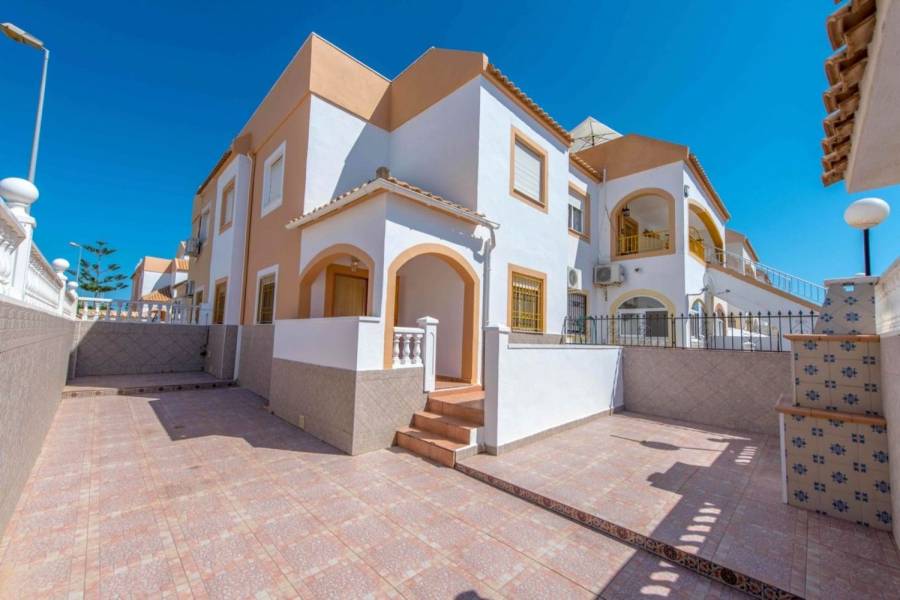 Torrevieja,Alicante,España,3 Bedrooms Bedrooms,2 BathroomsBathrooms,Adosada,26855