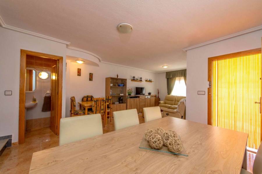 Torrevieja,Alicante,España,3 Bedrooms Bedrooms,2 BathroomsBathrooms,Adosada,26855