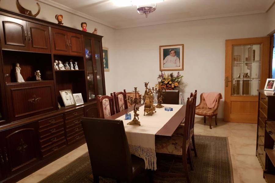 Alicante,Alicante,España,3 Bedrooms Bedrooms,1 BañoBathrooms,Adosada,26887