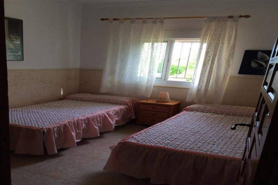 Pedreguer,Alicante,España,7 Bedrooms Bedrooms,3 BathroomsBathrooms,Chalets,29440