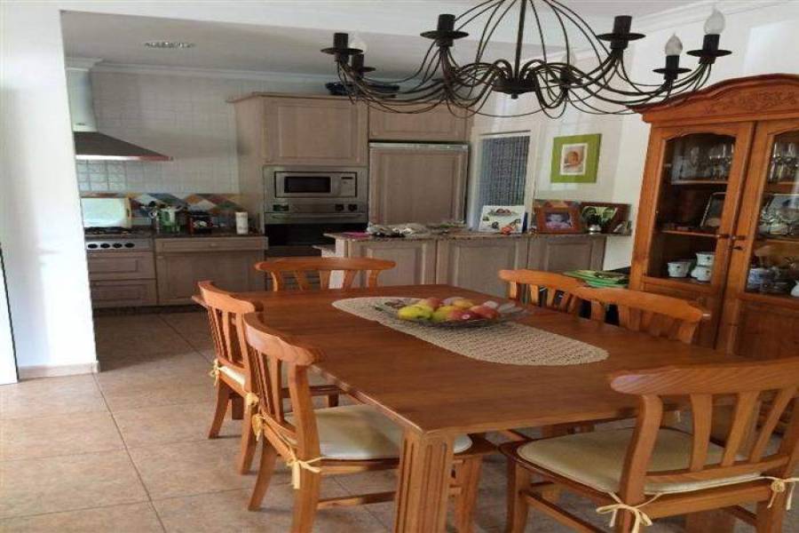 Pedreguer,Alicante,España,7 Bedrooms Bedrooms,3 BathroomsBathrooms,Chalets,29440