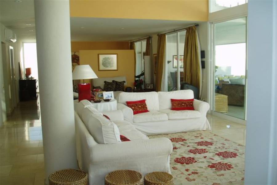 IMPERDIBLE! VER INFO...,4 Bedrooms Bedrooms,3 BathroomsBathrooms,Casas,3642