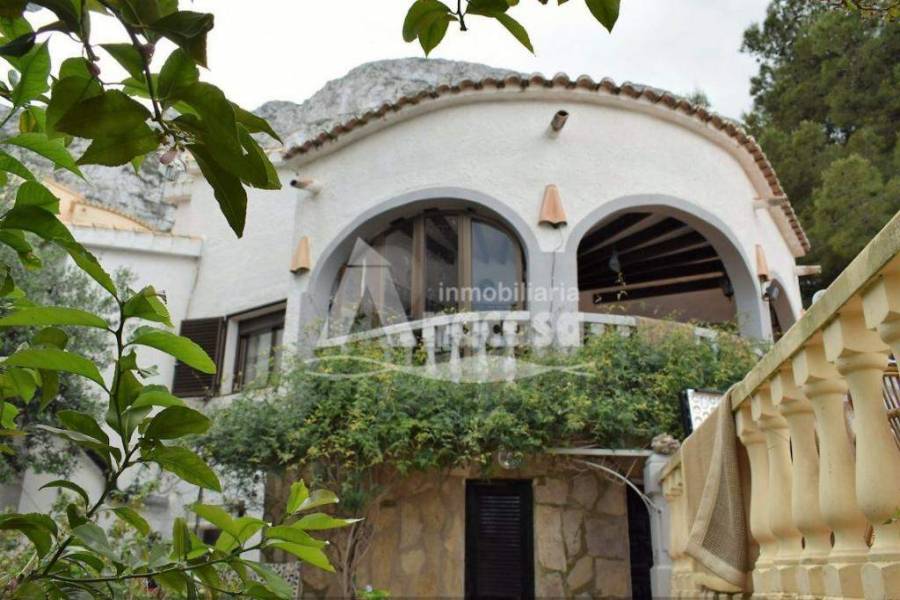 Dénia,Alicante,España,3 Bedrooms Bedrooms,2 BathroomsBathrooms,Chalets,29592