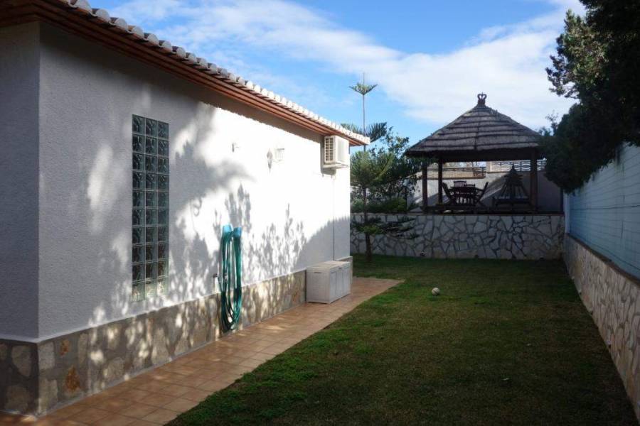 Dénia,Alicante,España,4 Bedrooms Bedrooms,3 BathroomsBathrooms,Chalets,29656