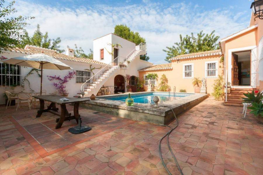 Benidoleig,Alicante,España,4 Bedrooms Bedrooms,2 BathroomsBathrooms,Chalets,29731