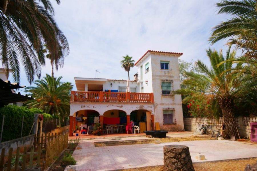 Dénia,Alicante,España,8 Bedrooms Bedrooms,4 BathroomsBathrooms,Chalets,29732