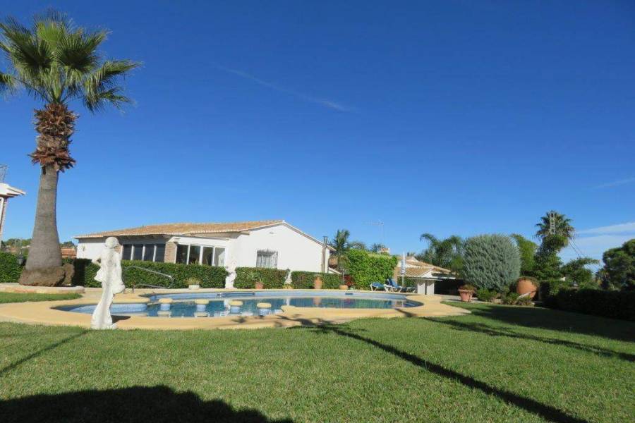 Dénia, Alicante, España, 2 Bedrooms Bedrooms, ,2 BathroomsBathrooms,Chalets,Venta,29737