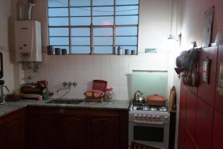 IMPERDIBLE! VER INFO...,4 Bedrooms Bedrooms,2 BathroomsBathrooms,PH Tipo Casa,Pasaje La Porteña,1260