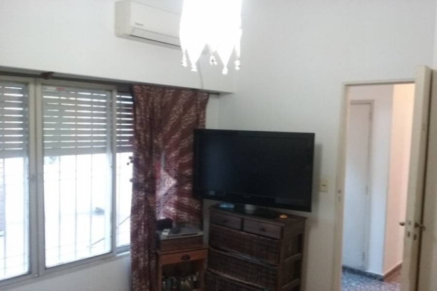 IMPERDIBLE! VER INFO...,4 Bedrooms Bedrooms,2 BathroomsBathrooms,PH Tipo Casa,Pasaje La Porteña,1260
