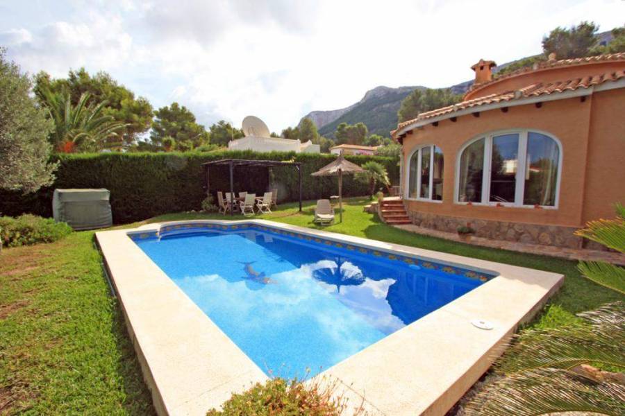 Dénia,Alicante,España,3 Bedrooms Bedrooms,2 BathroomsBathrooms,Chalets,29904