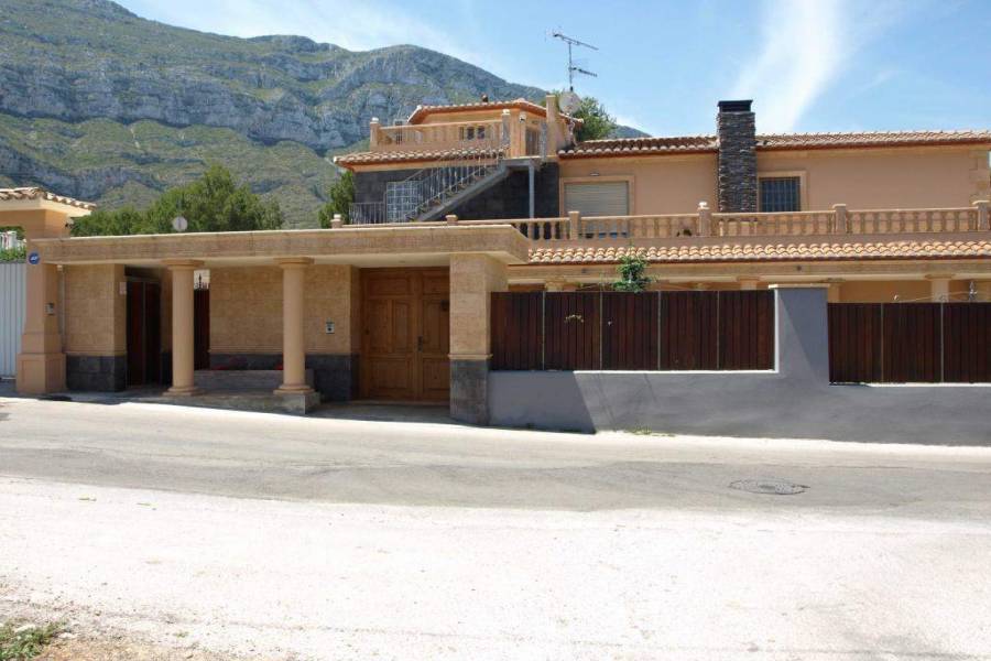 Dénia,Alicante,España,5 Bedrooms Bedrooms,3 BathroomsBathrooms,Chalets,29937