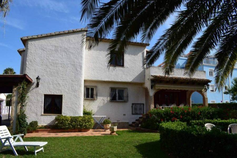 Dénia,Alicante,España,4 Bedrooms Bedrooms,2 BathroomsBathrooms,Chalets,29941