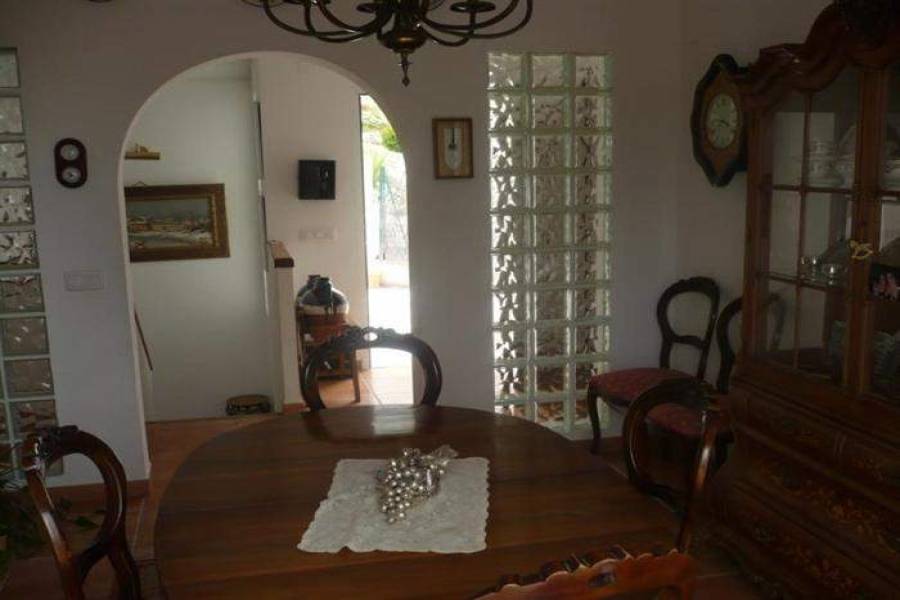 Pedreguer,Alicante,España,4 Bedrooms Bedrooms,3 BathroomsBathrooms,Chalets,30172
