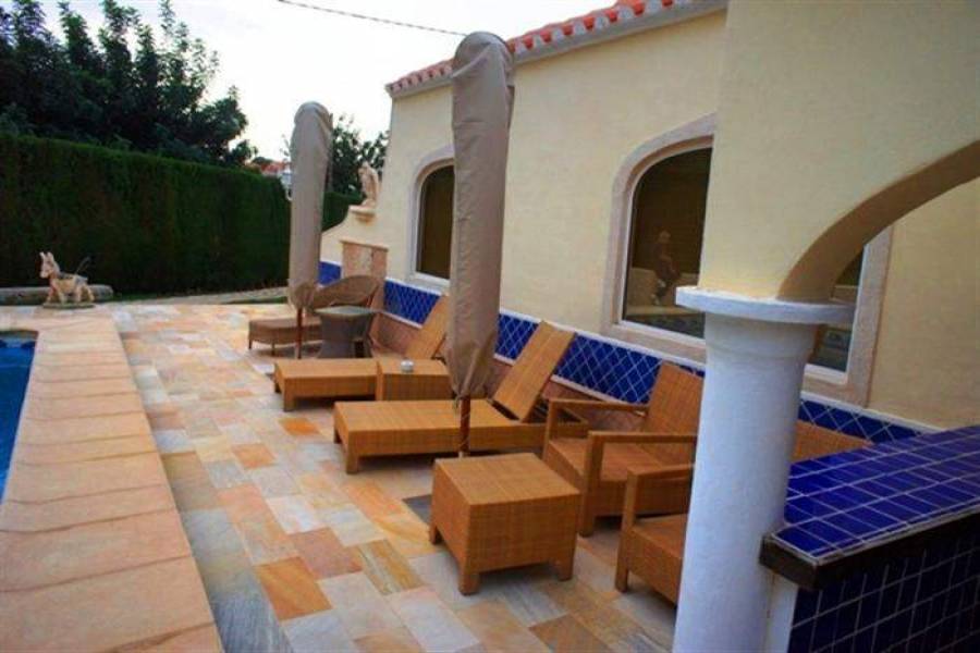 Dénia,Alicante,España,5 Bedrooms Bedrooms,4 BathroomsBathrooms,Chalets,30395