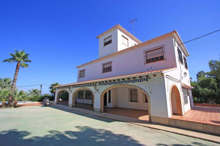 Dénia,Alicante,España,7 Bedrooms Bedrooms,3 BathroomsBathrooms,Chalets,30419