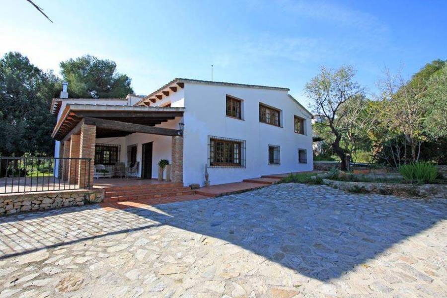 Dénia,Alicante,España,6 Bedrooms Bedrooms,4 BathroomsBathrooms,Chalets,30420