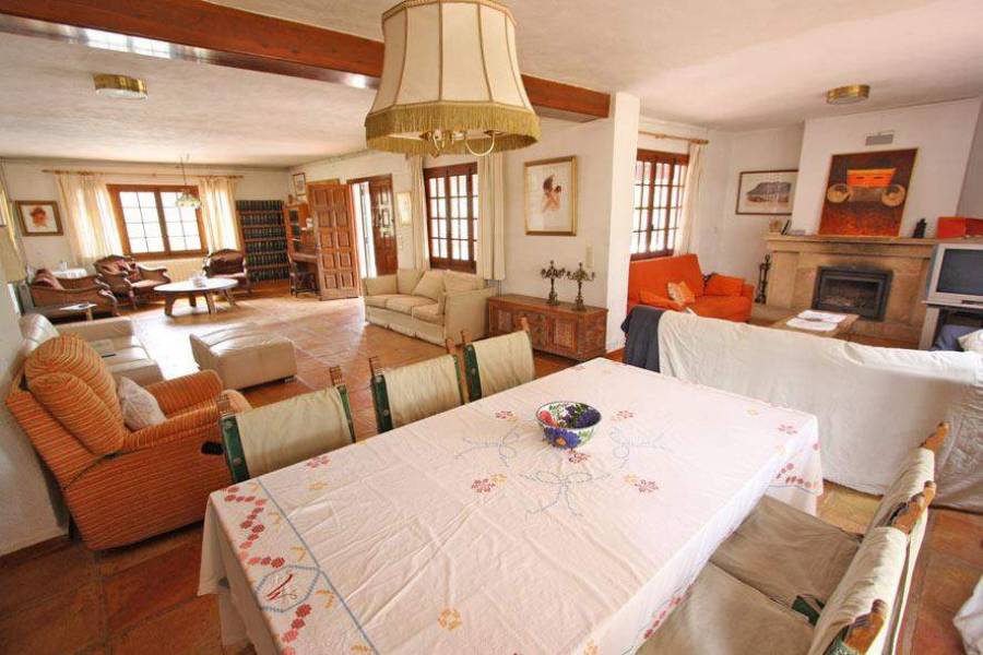 Dénia,Alicante,España,6 Bedrooms Bedrooms,4 BathroomsBathrooms,Chalets,30420