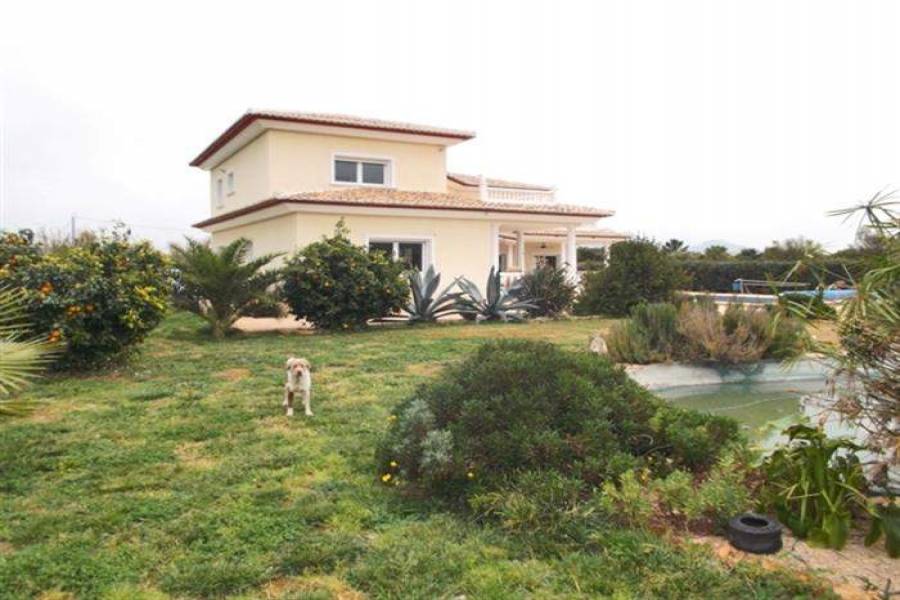 Pedreguer,Alicante,España,5 Bedrooms Bedrooms,5 BathroomsBathrooms,Chalets,30595