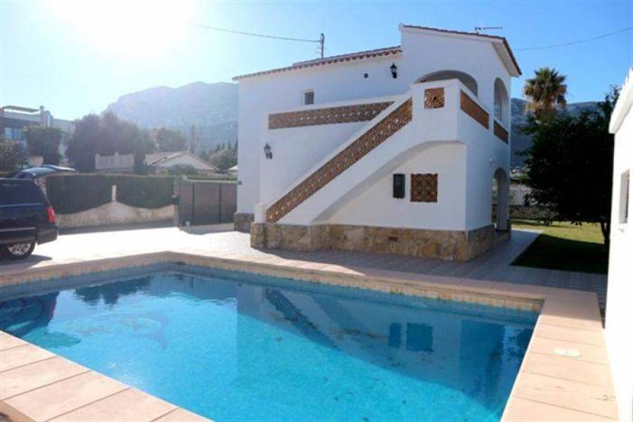 Dénia,Alicante,España,4 Bedrooms Bedrooms,2 BathroomsBathrooms,Chalets,30673