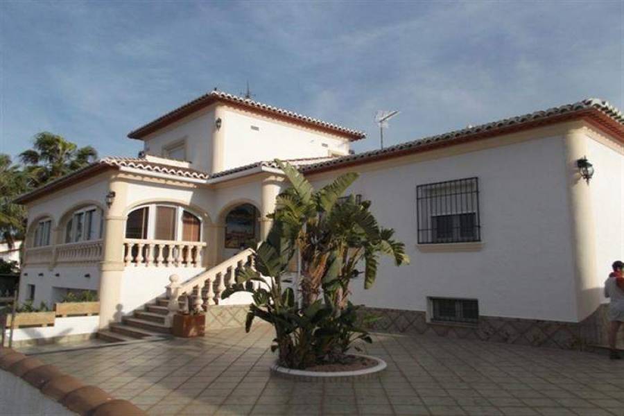 Dénia,Alicante,España,4 Bedrooms Bedrooms,4 BathroomsBathrooms,Chalets,30696