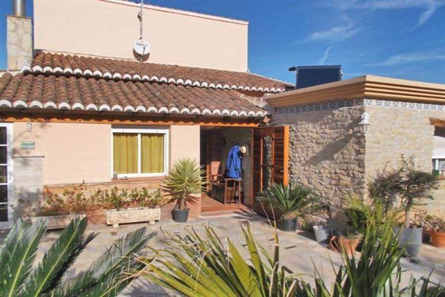 Pedreguer,Alicante,España,4 Bedrooms Bedrooms,3 BathroomsBathrooms,Chalets,30747
