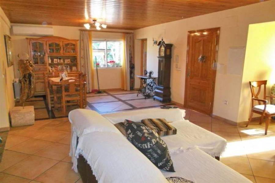 Pedreguer,Alicante,España,4 Bedrooms Bedrooms,3 BathroomsBathrooms,Chalets,30747