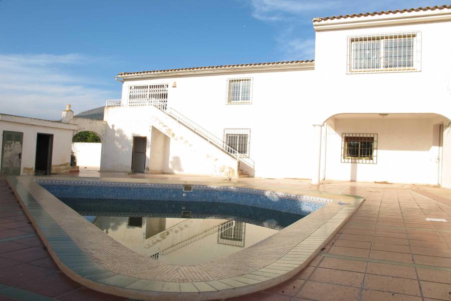 Callosa d'En Sarria,Alicante,España,6 Bedrooms Bedrooms,3 BathroomsBathrooms,Chalets,30918