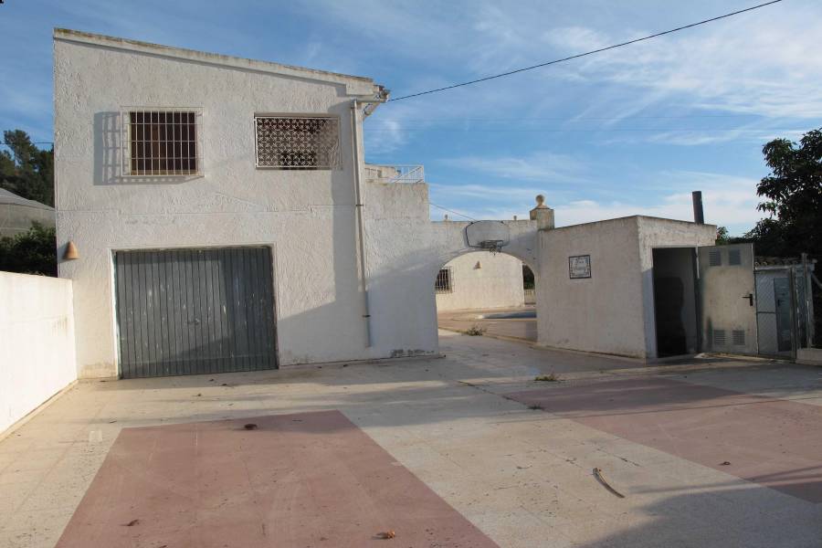 Callosa d'En Sarria,Alicante,España,6 Bedrooms Bedrooms,3 BathroomsBathrooms,Chalets,30918