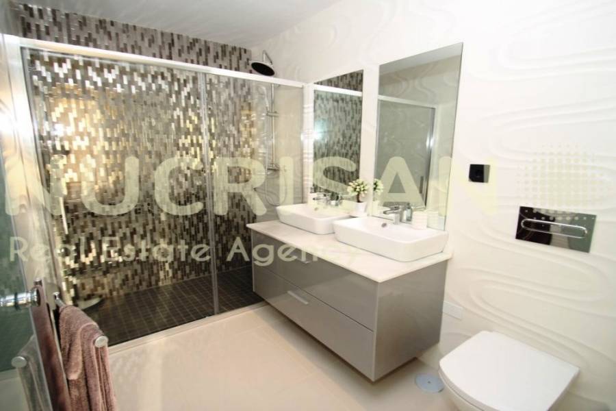 Torrevieja,Alicante,España,3 Bedrooms Bedrooms,2 BathroomsBathrooms,Bungalow,30987