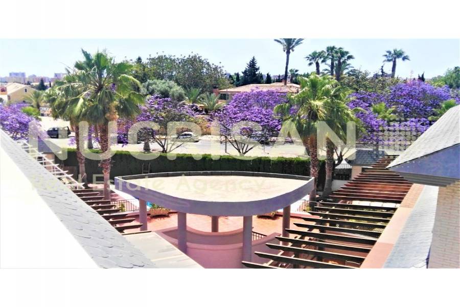 Alicante,Alicante,España,5 Bedrooms Bedrooms,3 BathroomsBathrooms,Chalets,31099