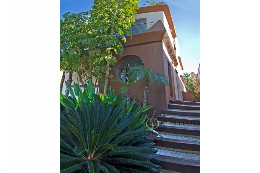 Alicante,Alicante,España,4 Bedrooms Bedrooms,3 BathroomsBathrooms,Chalets,31219