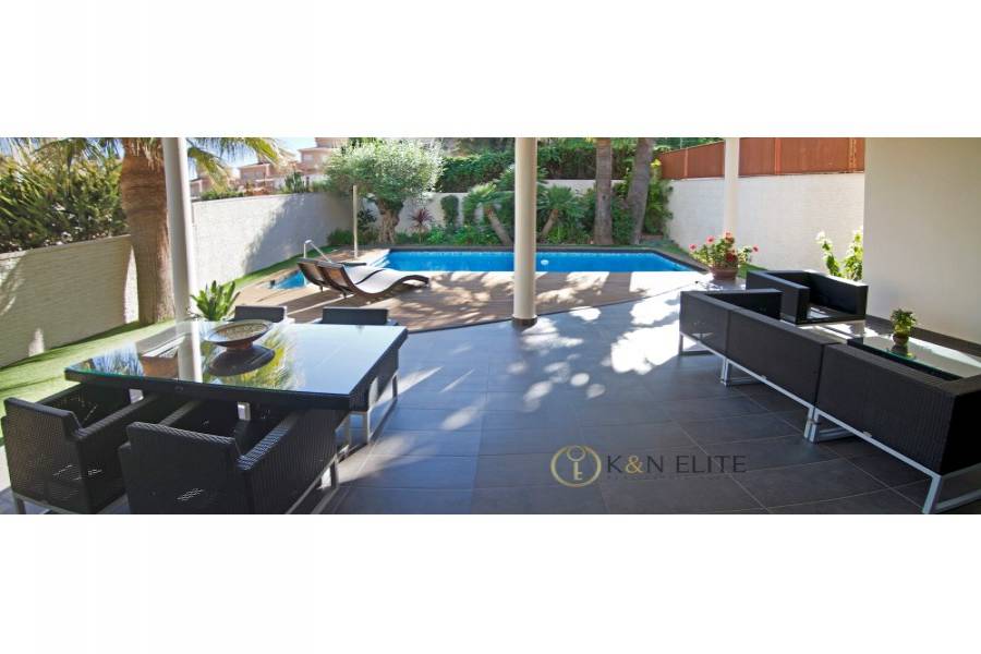 Alicante,Alicante,España,4 Bedrooms Bedrooms,3 BathroomsBathrooms,Chalets,31219