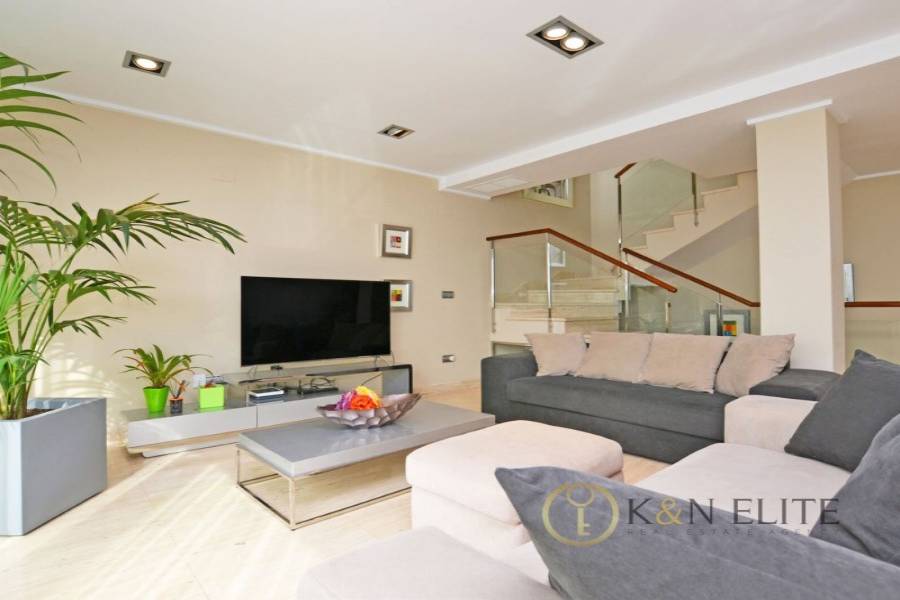 Alicante,Alicante,España,3 Bedrooms Bedrooms,2 BathroomsBathrooms,Chalets,31225