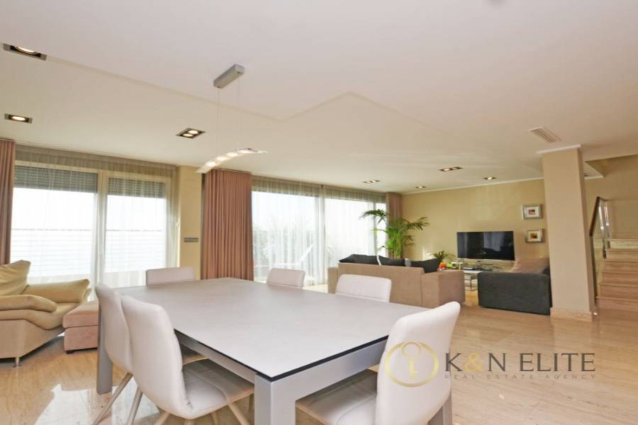 Alicante,Alicante,España,3 Bedrooms Bedrooms,2 BathroomsBathrooms,Chalets,31225