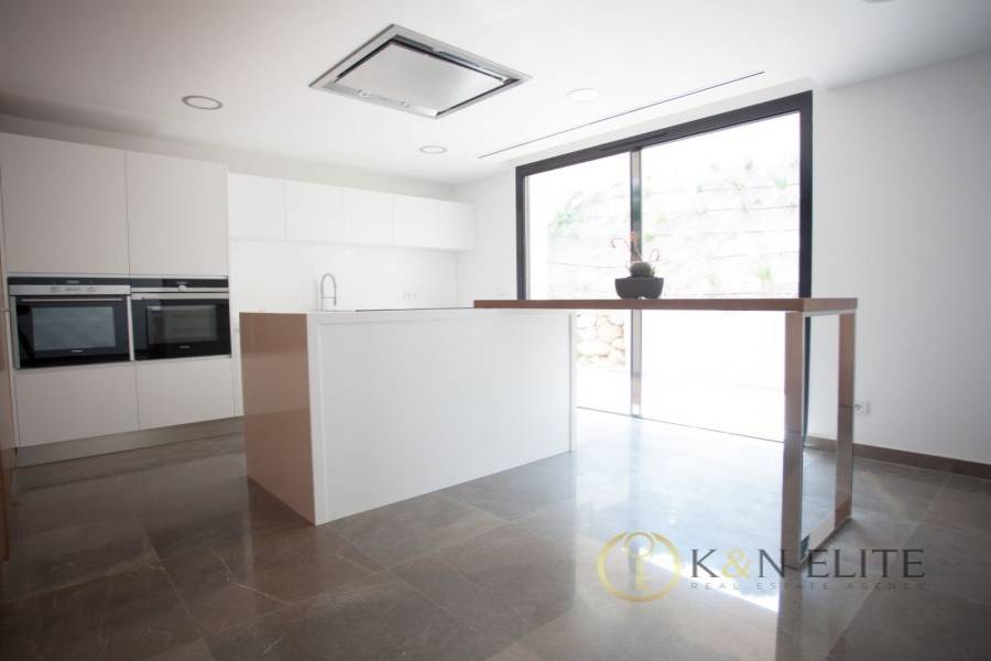 Alicante,Alicante,España,6 Bedrooms Bedrooms,3 BathroomsBathrooms,Chalets,31226
