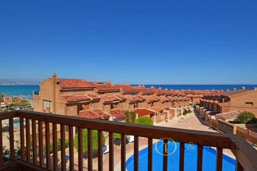 Alicante,Alicante,España,4 Bedrooms Bedrooms,3 BathroomsBathrooms,Chalets,31235
