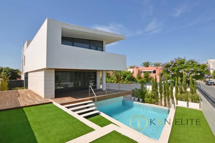 Alicante,Alicante,España,4 Bedrooms Bedrooms,3 BathroomsBathrooms,Chalets,31241