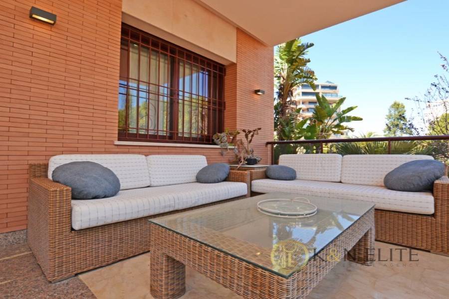 Alicante,Alicante,España,5 Bedrooms Bedrooms,7 BathroomsBathrooms,Chalets,31265