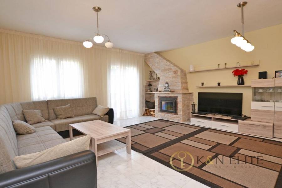 Alicante,Alicante,España,4 Bedrooms Bedrooms,3 BathroomsBathrooms,Bungalow,31277
