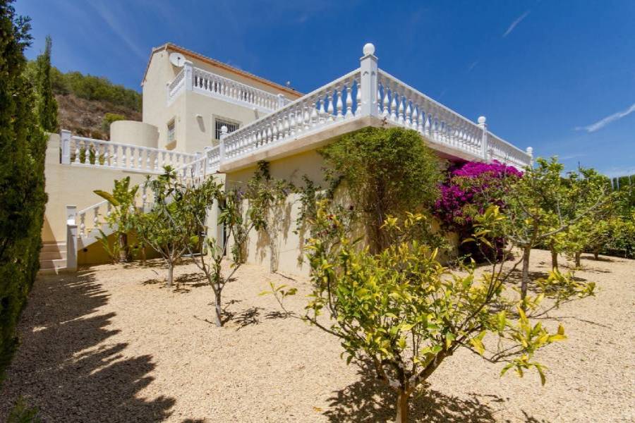 Calpe,Alicante,España,3 Bedrooms Bedrooms,3 BathroomsBathrooms,Chalets,32010