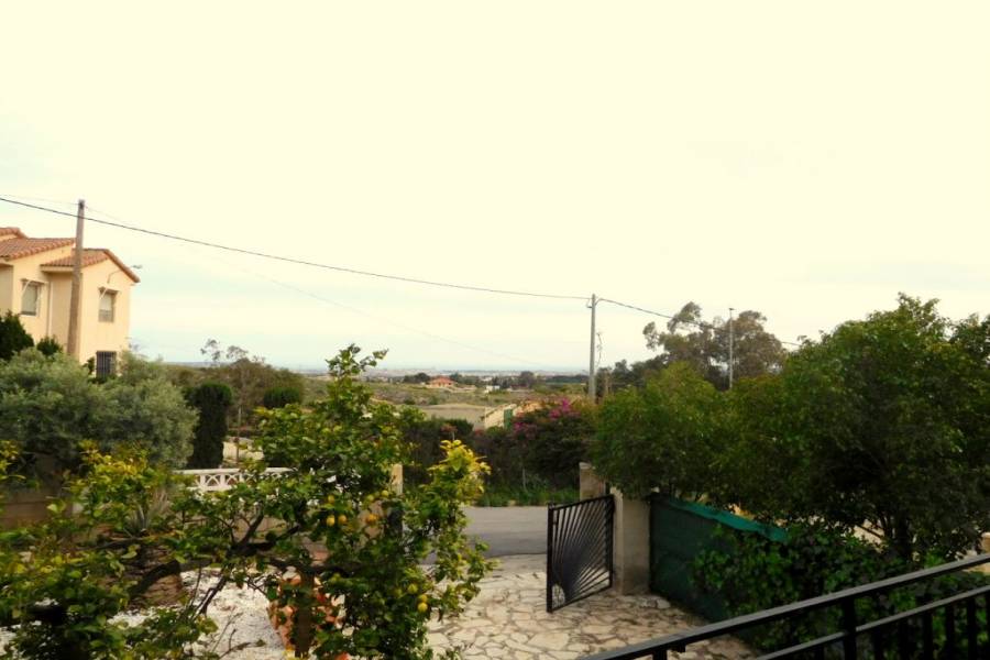 San Vicente del Raspeig,Alicante,España,5 Bedrooms Bedrooms,2 BathroomsBathrooms,Chalets,32072