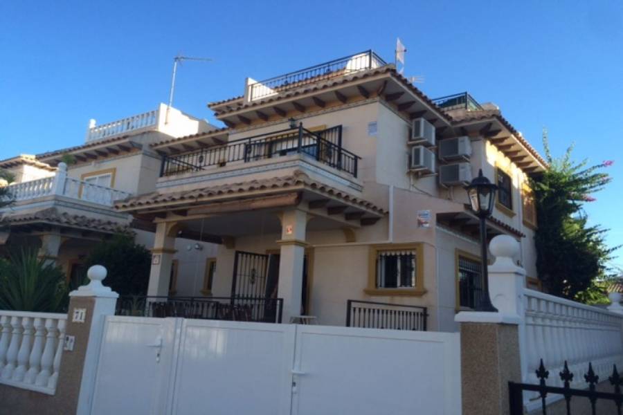 Orihuela Costa,Alicante,España,3 Bedrooms Bedrooms,2 BathroomsBathrooms,Chalets,32118