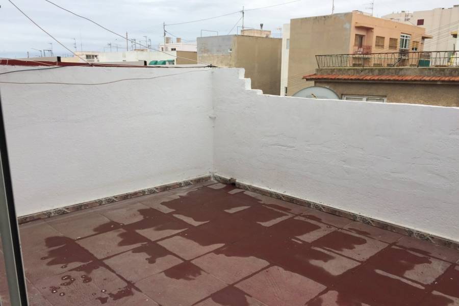 Alicante,Alicante,España,2 Bedrooms Bedrooms,1 BañoBathrooms,Atico,33914