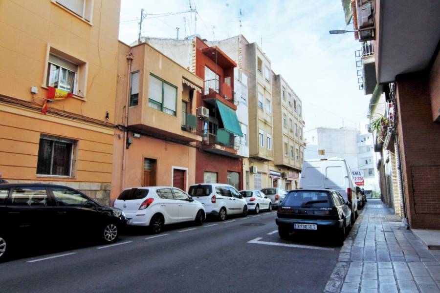 Alicante,Alicante,España,4 Bedrooms Bedrooms,1 BañoBathrooms,Edificio,33956