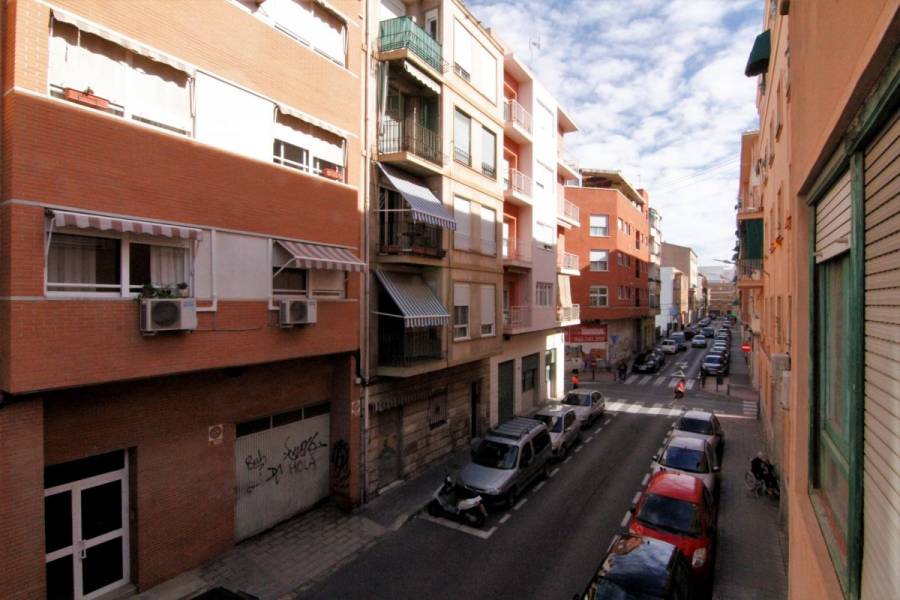 Alicante,Alicante,España,4 Bedrooms Bedrooms,1 BañoBathrooms,Edificio,33956
